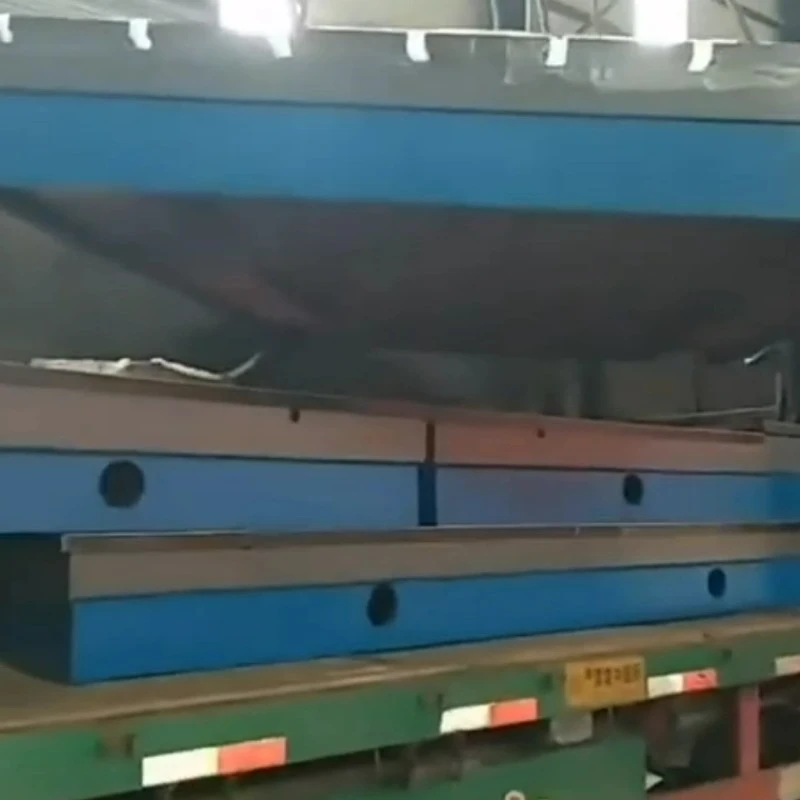 Ibermek üçin ulagda sekiz sany çörek platformalary ýüklenýär